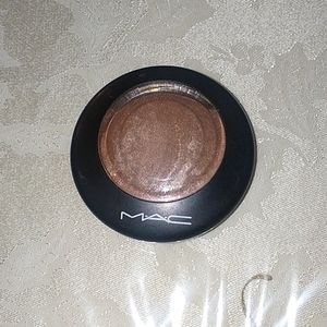 MAC Mineralize Skin Finish Global Glow
